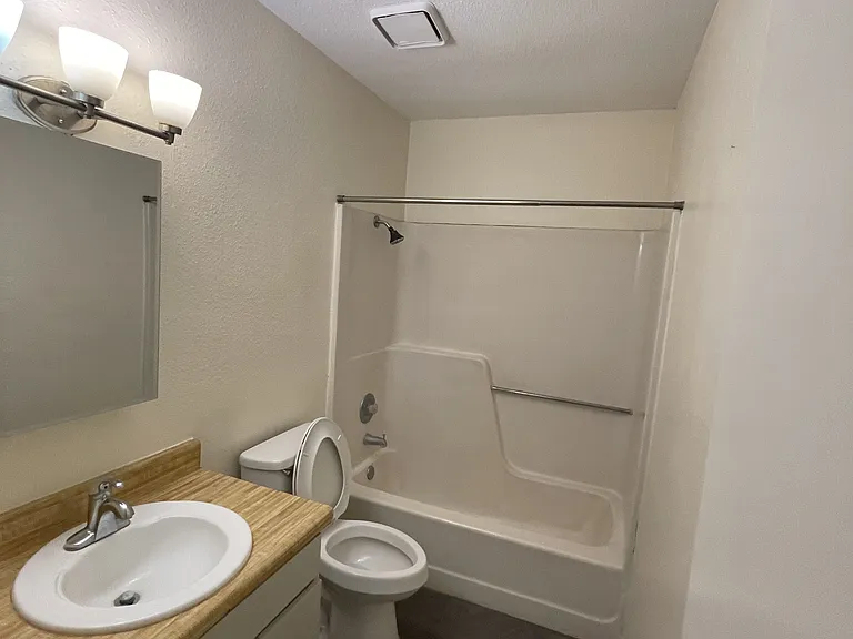 500 Burton Ave #12 — Photo 7