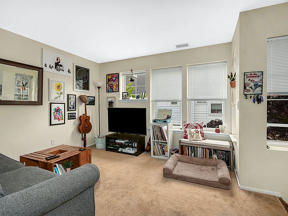 4th image of 29 Broadlawn Dr