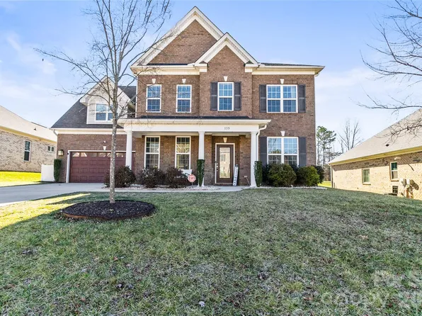 135 Holly Ridge Dr, Mooresville, NC 28115