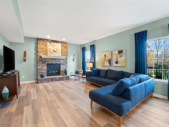 2nd image of 1500 Crescent Dr