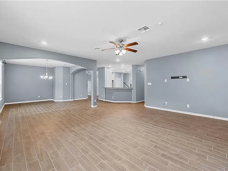 605 Lister Dr — Photo 3