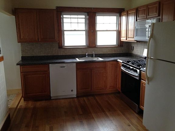 5th image of 15 Claremont Ave #2