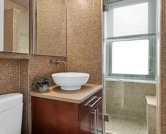 5th image of 2025 Broadway APT 20A