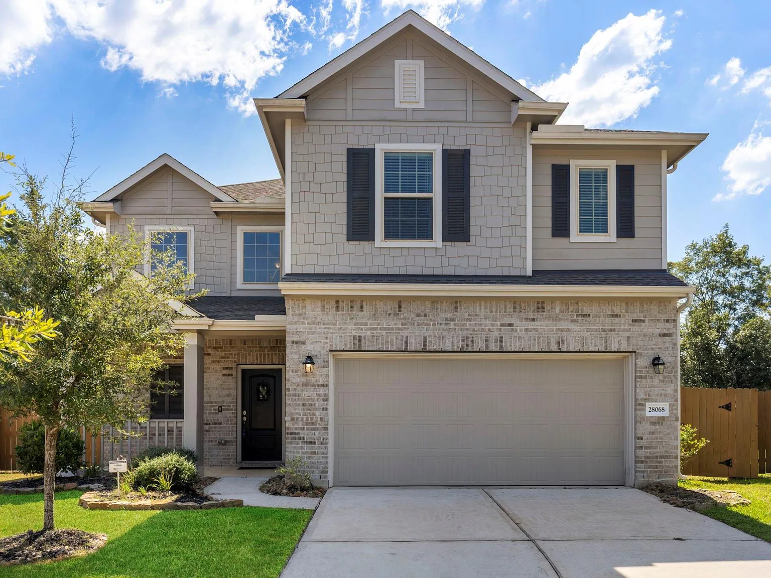 4 bed, 2.5 bath, 2650 sqft, $3,000 — Photo 1