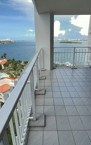 4000 Towerside Ter #1403 — Photo 6