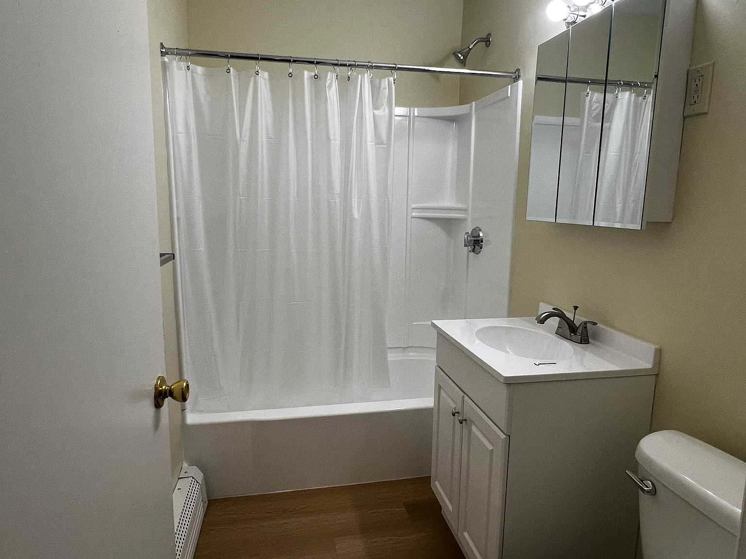 Hilltop Apartments — Photo 3