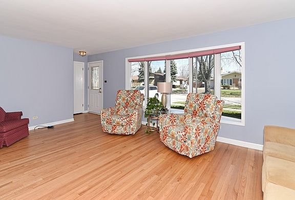 3rd image of 10720 Lawler Ave