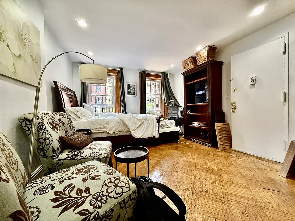 397 Clermont Ave #1F