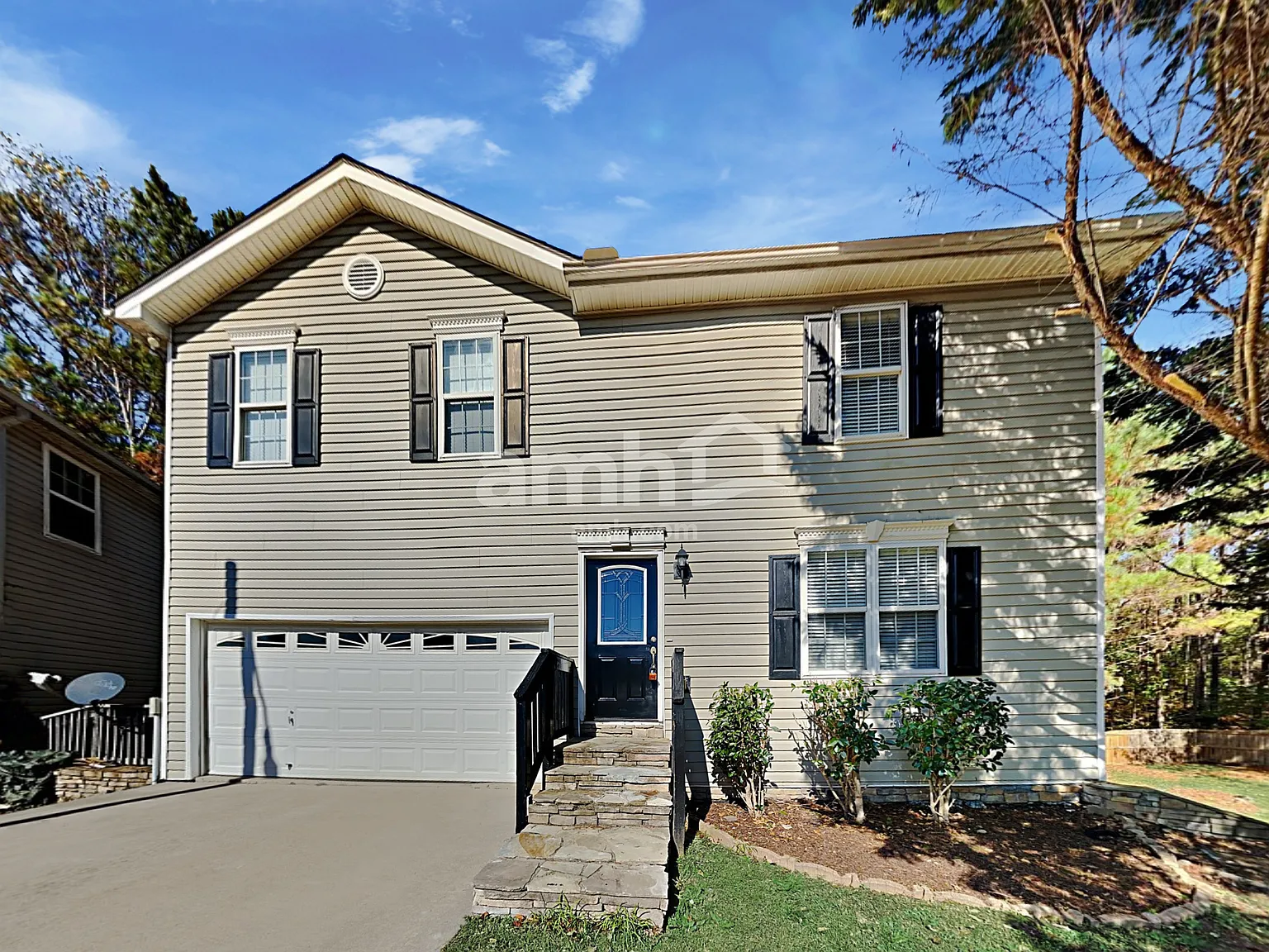 322 Hillcrest Ln photo 1