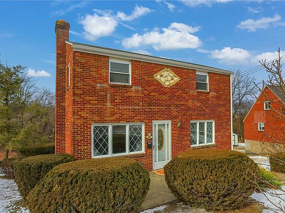 3rd image of 3091 Woodridge Dr