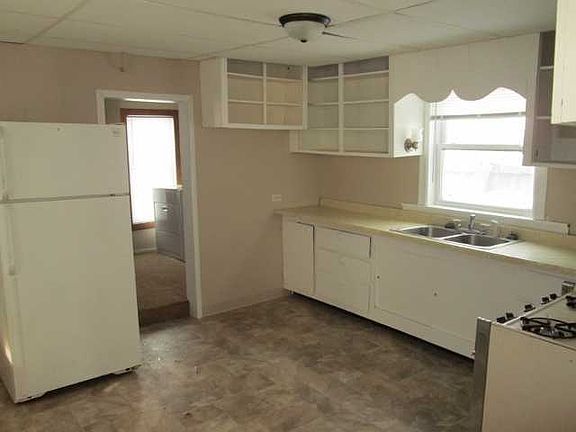 5th image of 411 N 58th Ave W