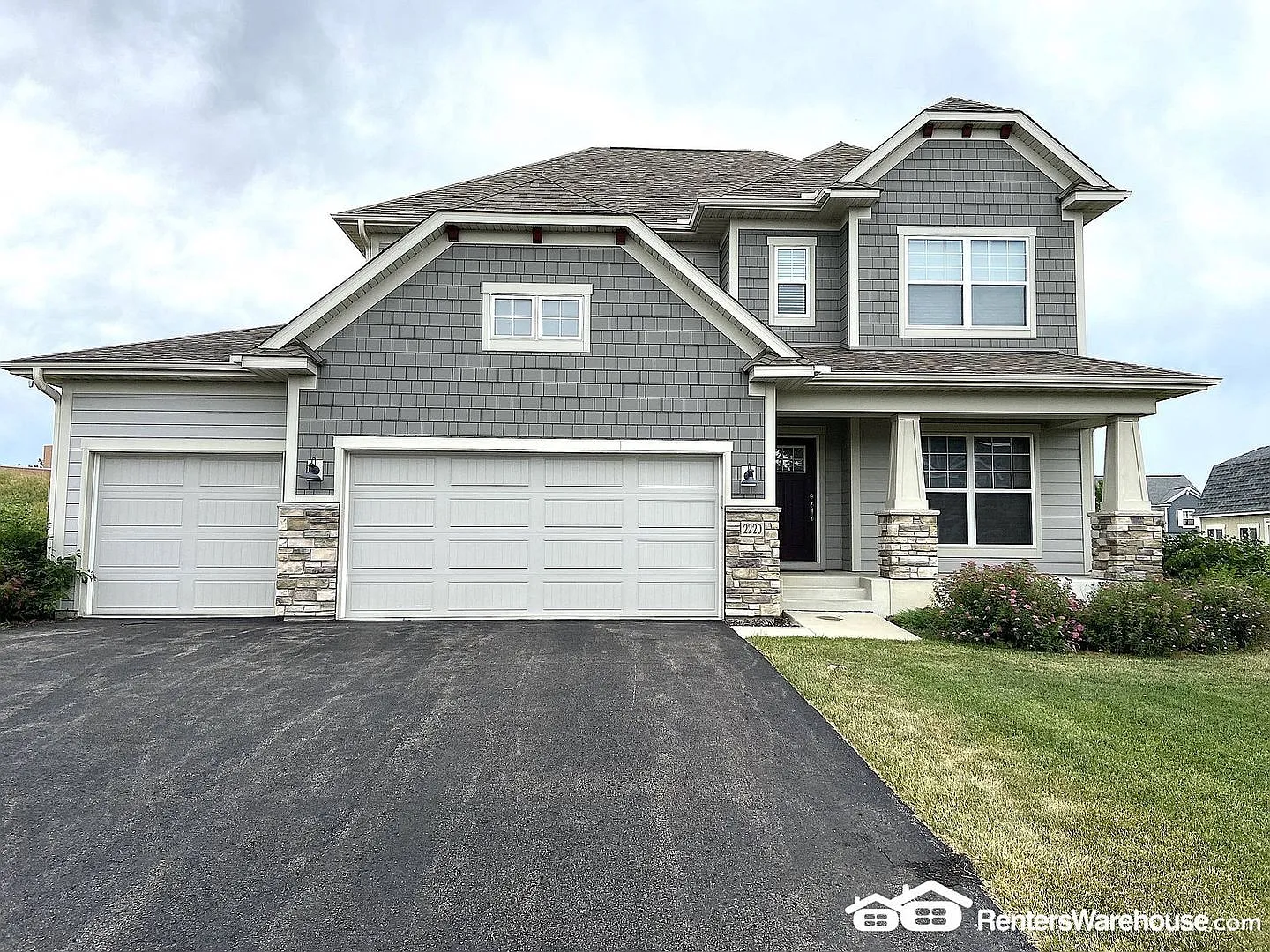 Spacious 4 Bedroom 2.5 Bath Home in Cologne — Photo 1