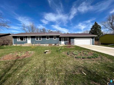 1006 S Dewald St, Freeman, SD, 57029