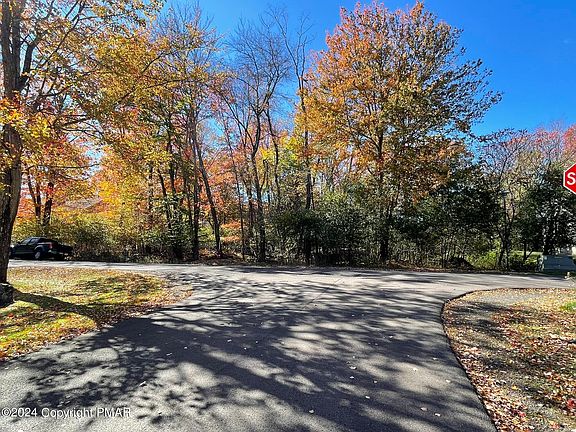 5th image of W Woodhaven Dr