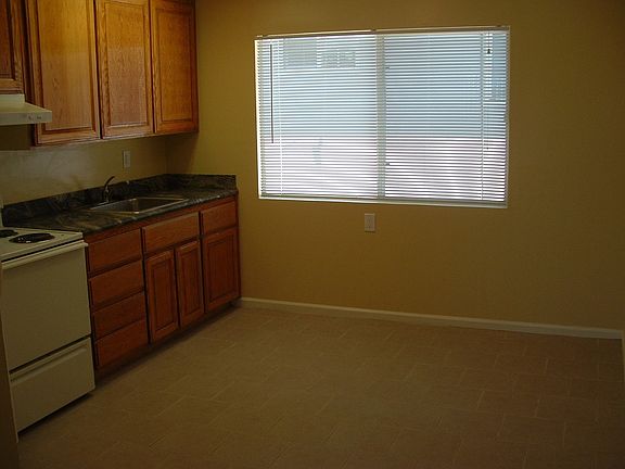 3rd image of 6724 Macarthur Blvd APT 3