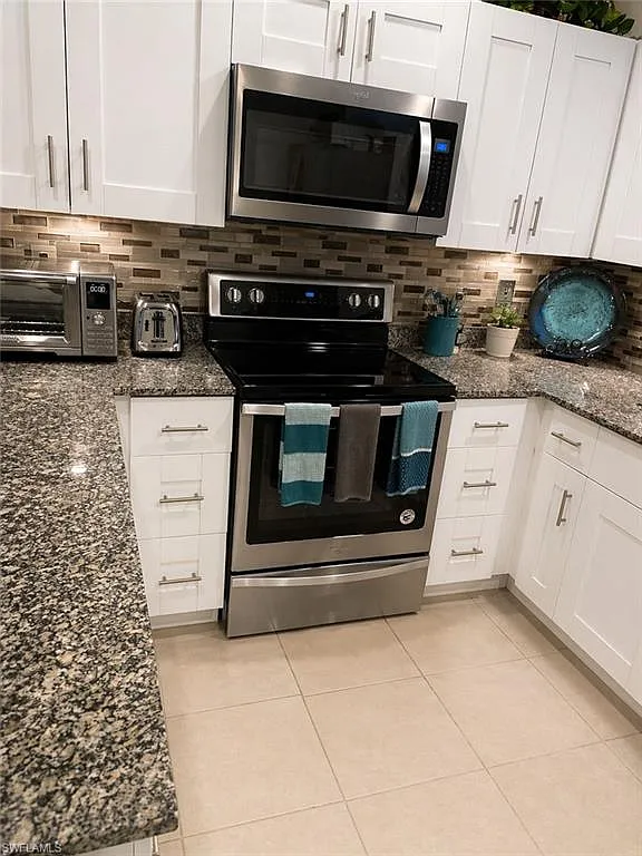 3 bed, 2.0 bath, 2242 sqft, $1,900 — Photo 2