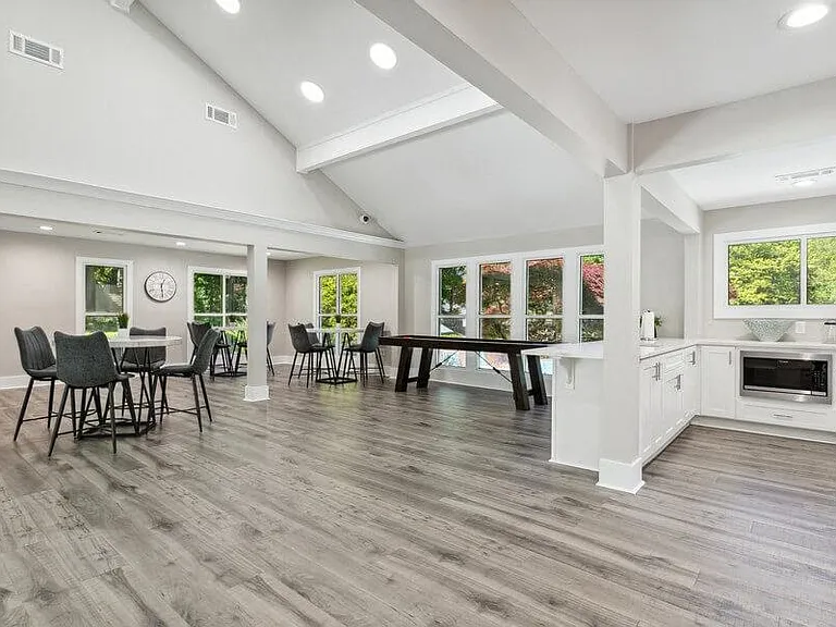 2311 Dunwoody Xing — Photo 35