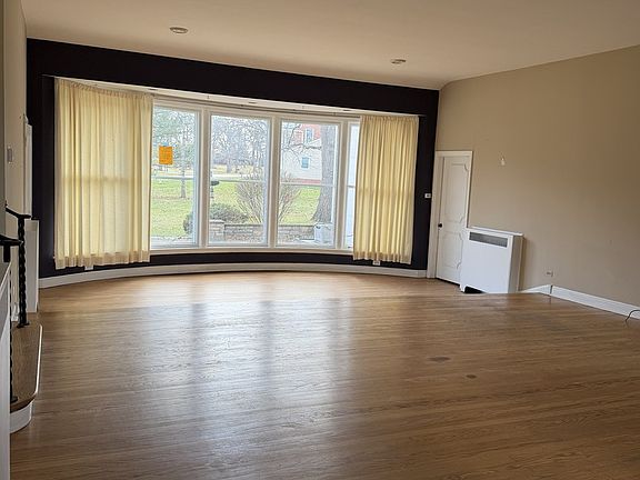 3rd image of 816 Rosedale Ter