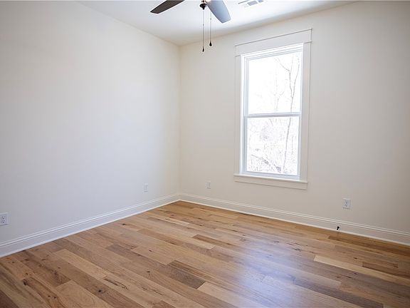 5th image of 33 Skye Dr