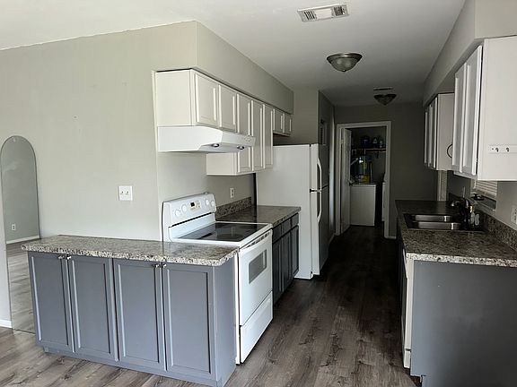 3rd image of 963 Bayberry Ln