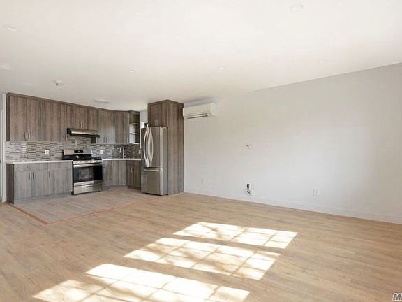 5th image of 13519 62nd Ave Floor 1