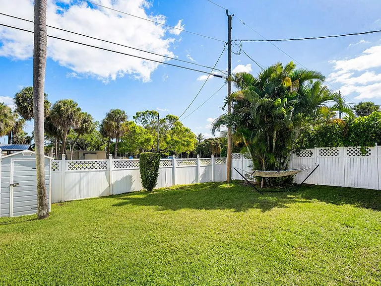 2103 N Palm Cir — Photo 22