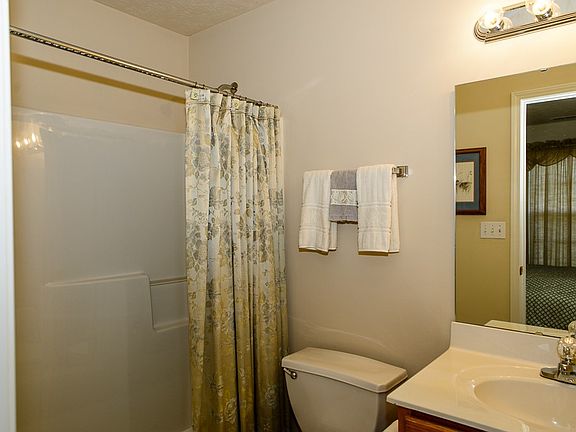 3rd image of 609 Marquis Cir