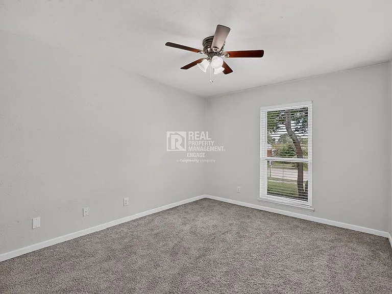 4548 Newcombe Dr — Photo 28