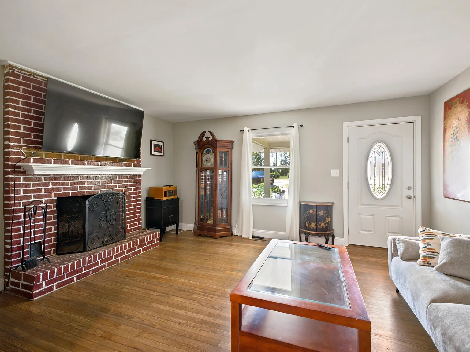 3 bed, 1926 sqft, $2,200 — Photo 3