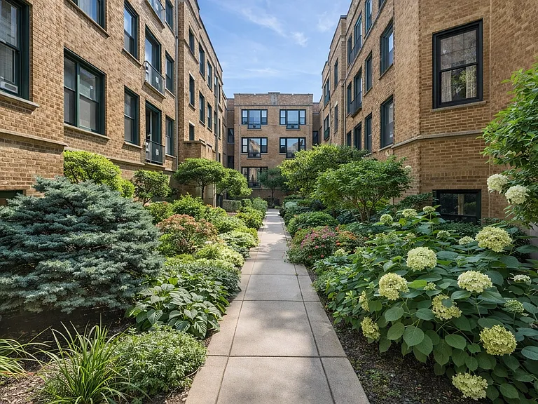 7025 N Sheridan Rd #3N — Photo 8