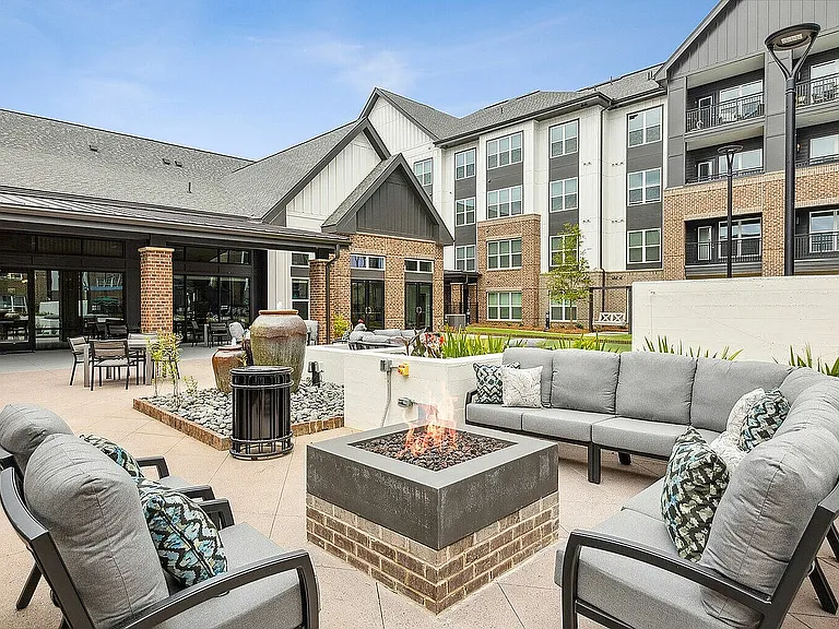 Everleigh Deerfield 55+ Active Adult Apartment Homes — Photo 33