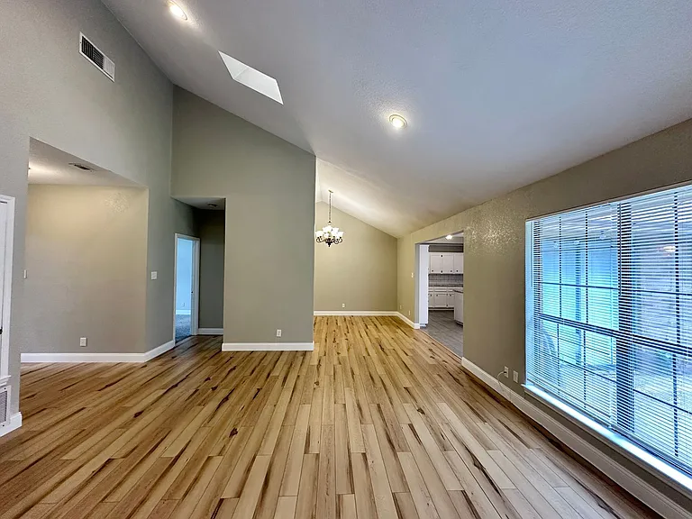 1818 Diana Ln — Photo 6