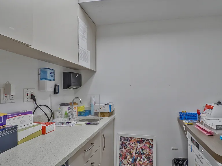420 W 23rd St #GF — Photo 22