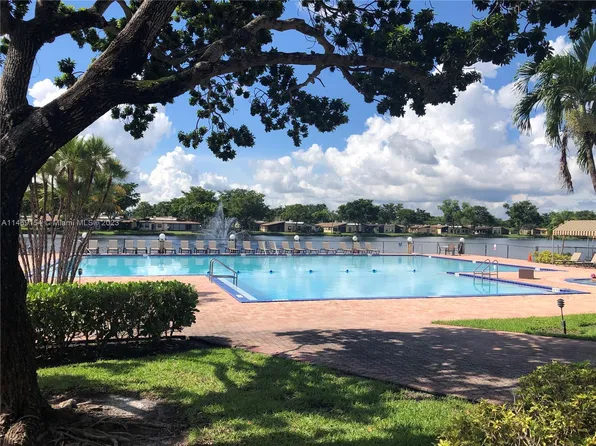 250 Gate Rd APT 157, Hollywood, FL 33024