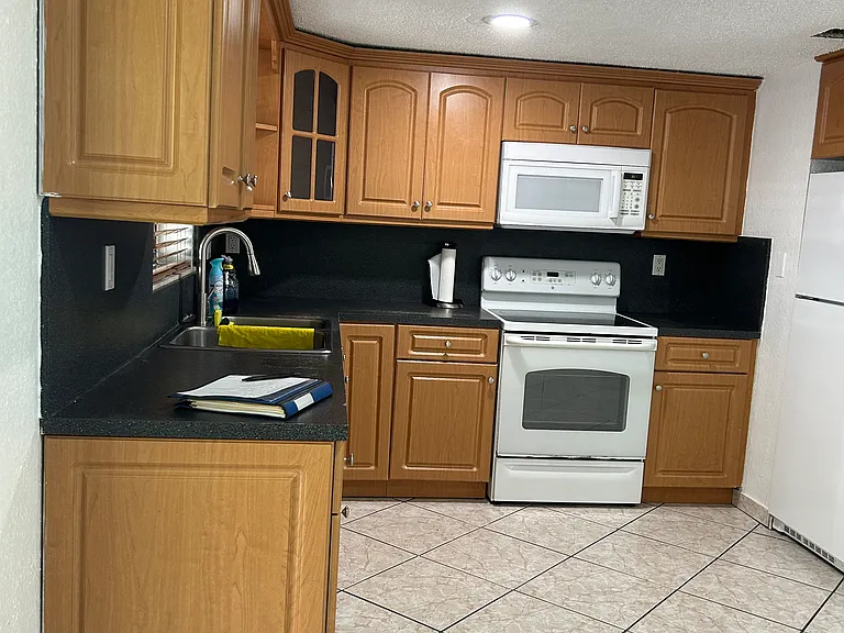 2201 W 53rd Pl — Photo 3