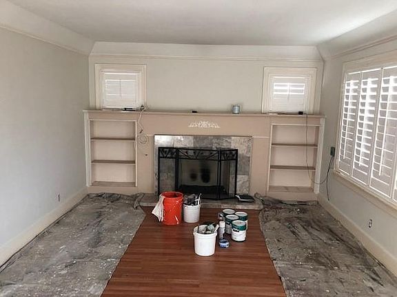 Living Room/Fireplace