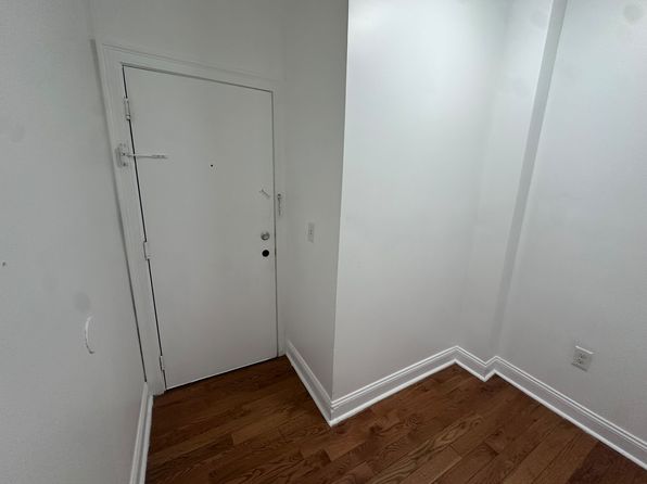 15 Gifford Ave #4D