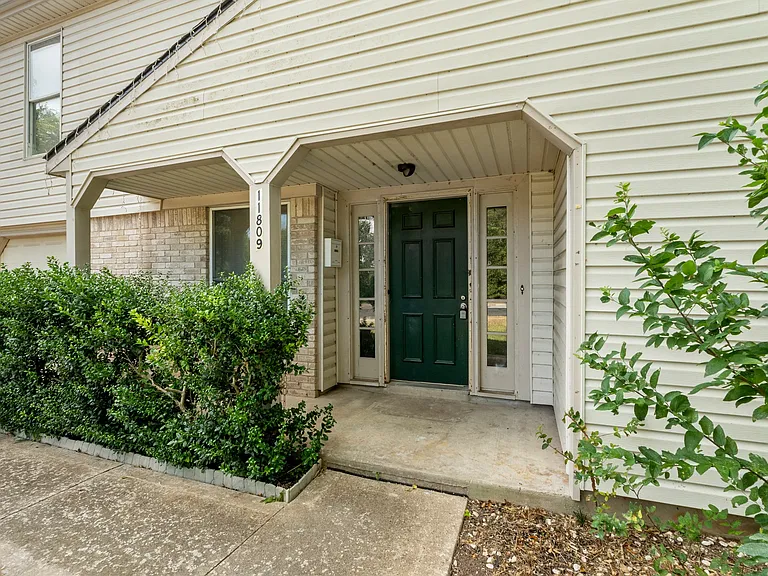11809 Eubank Dr — Photo 3