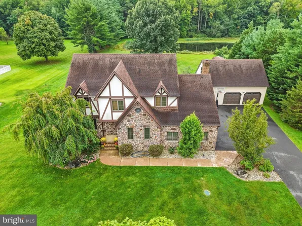 28 S Hockey Dr, Columbus, NJ 08022