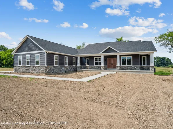 7365 Cross Creek Dr, Laingsburg, MI 48848
