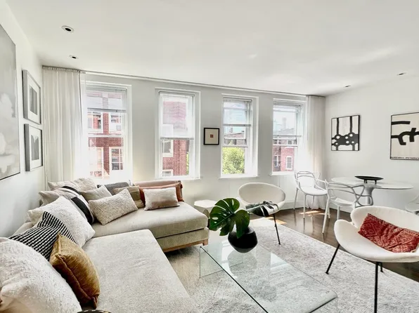 15 Charter St APT 4, Boston, MA 02113
