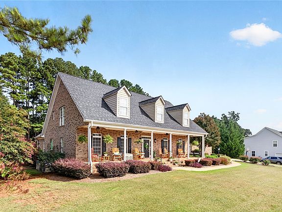 2nd image of 102 Lantern Ridge Dr