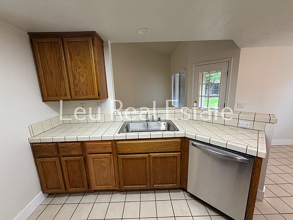 4th image of 167 Stonington Way