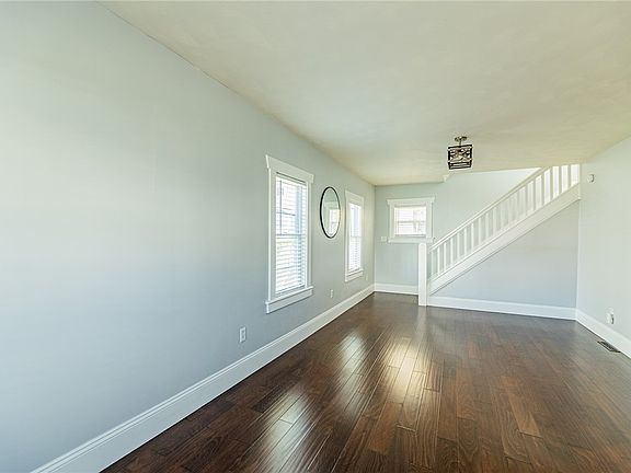 5th image of 225 Culbertson Ave