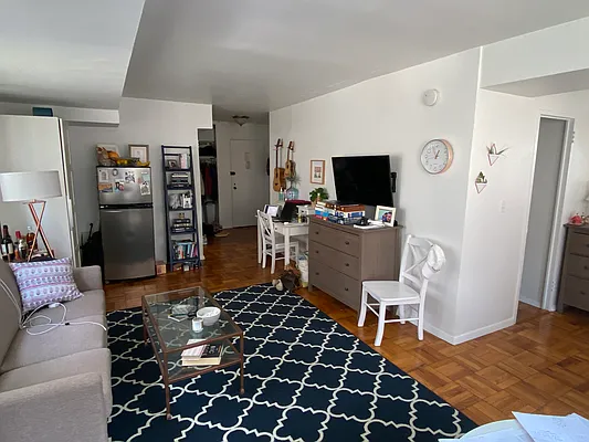 Rented by Akam Sales and Brokerage | media 24