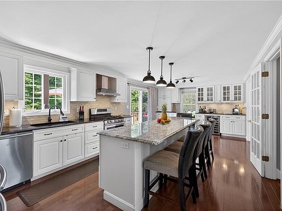 3rd image of 185 Rosewood Rd