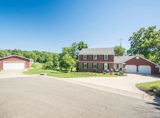 1679 Lakeview Sq NE, Ne, OH 44612