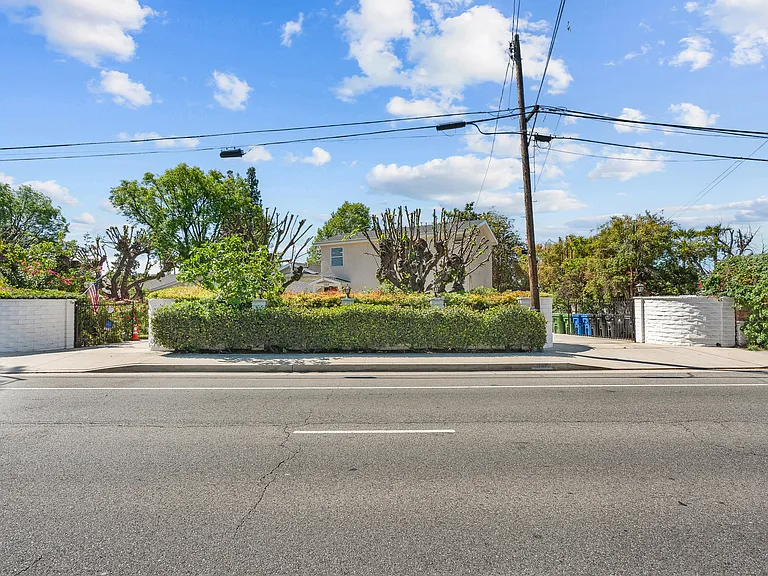17814 Parthenia St — Photo 44