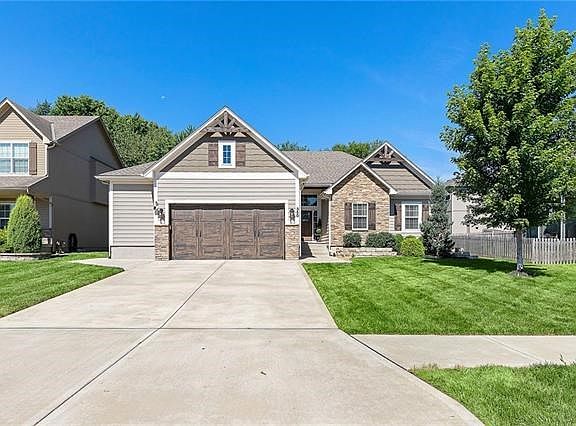 2nd image of 350 SE Wood Ln