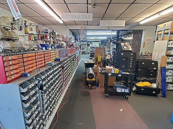 4th image of 311 W Main St